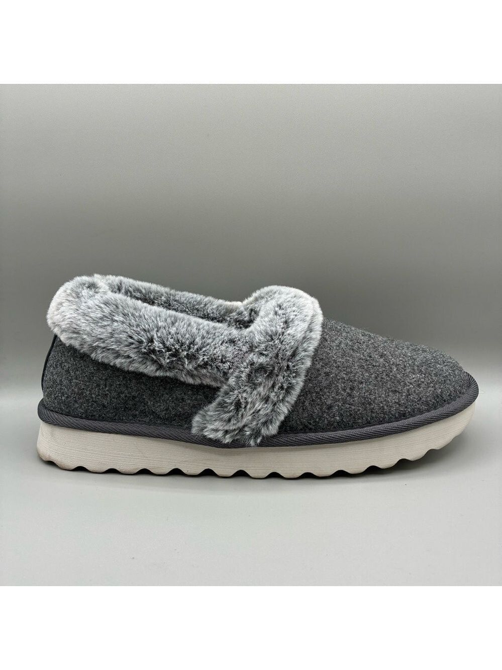 Skechers Cozy Up Frosty Snuggles Slippers Women’s 10 Gray Slip On Comfort